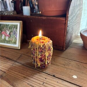 Homemade All-Natural Toxic Free 100% Beeswax "Shaggy Wildflower" Candle